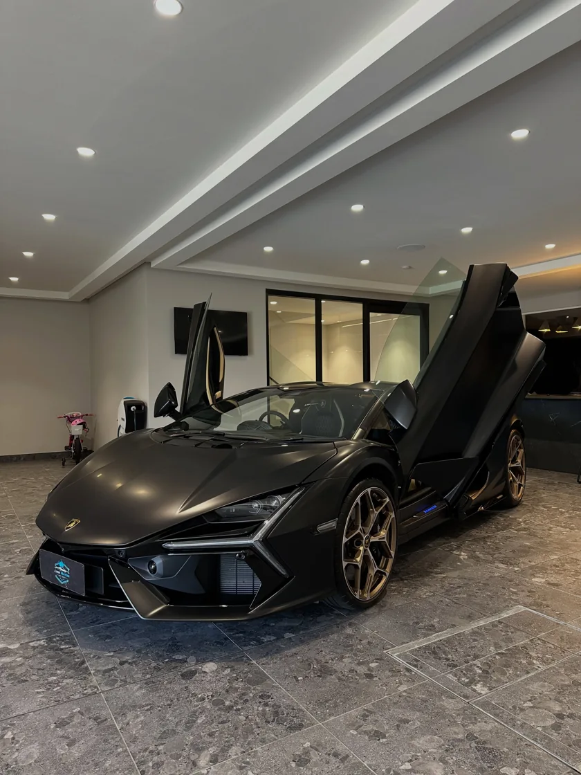 Lamborghini Revuelto presented by Lynx Autos